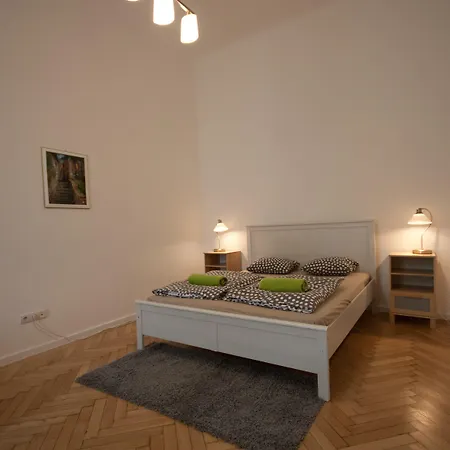 Hostel Friends & *