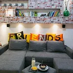 بيت شباب Friends & بودابست