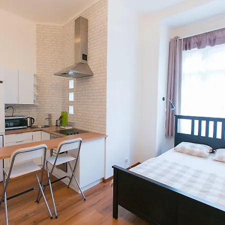 Friends & * Budapeste