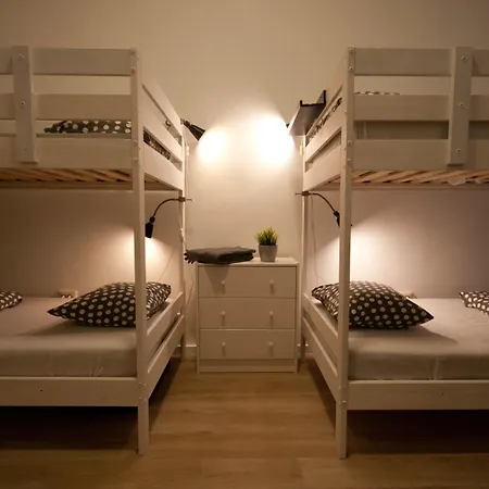 Friends & * Budapeste