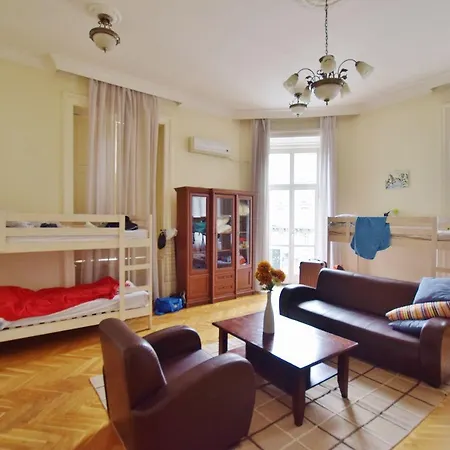 Friends & Albergue *