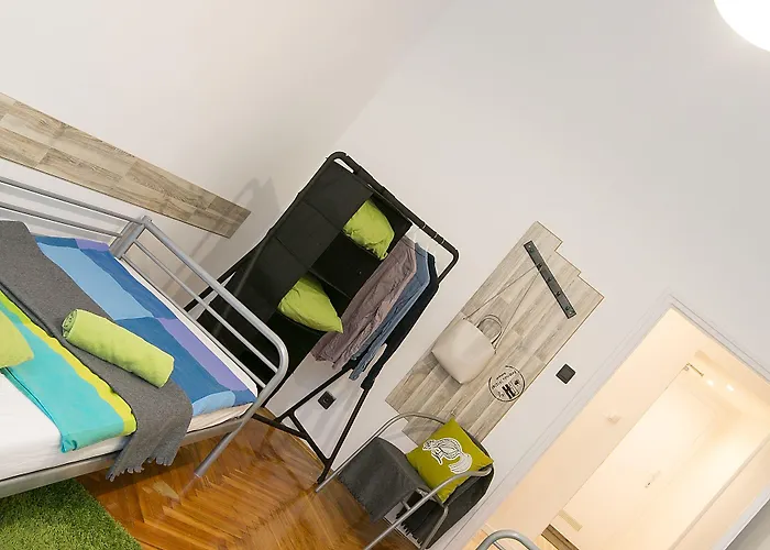 호스텔 Friends & *